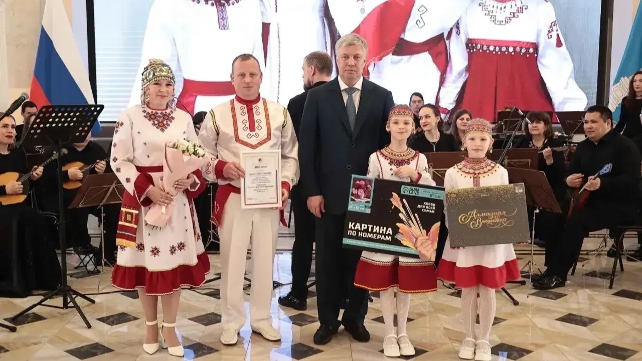 По доброй традиции наградили победителей областного конкурса «Семья года»